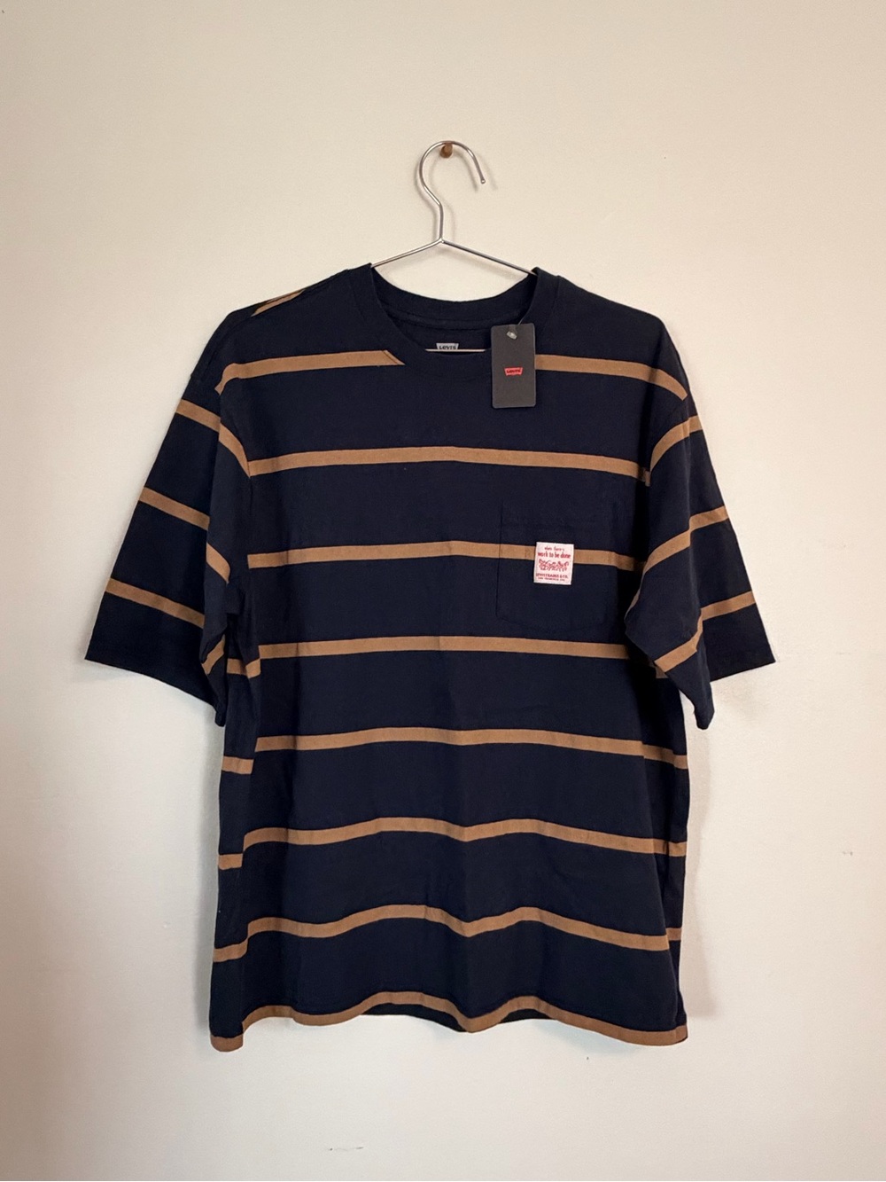 NWT Levi’s Loose Pocket Tee
